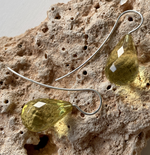 Grüne Bernstein Ohrhänger 22 x 13 mm facettiert
